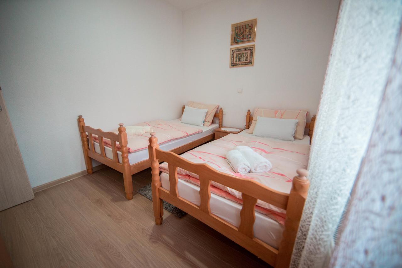 Apartman Lucija Ливно Екстериор снимка
